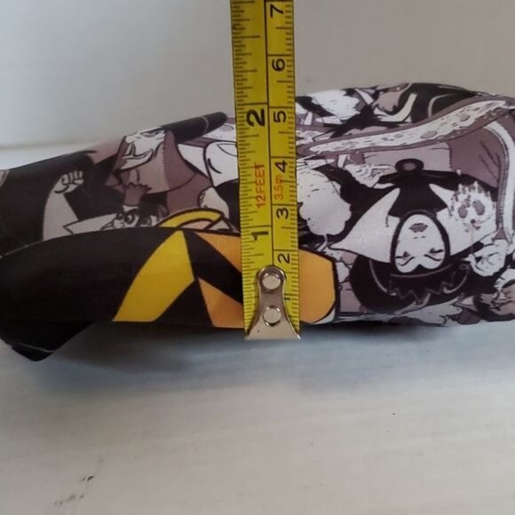 Disney Villains Pouch Bag Clutch Makeup Case Toiletries Queen of Hearts - Picture 11 of 12